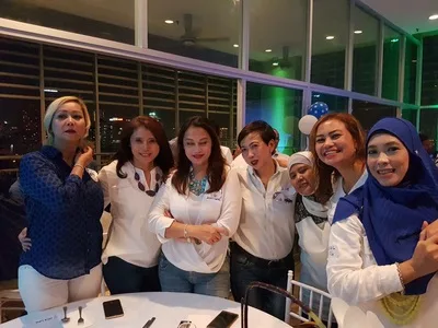 Momen di Arina Skyview